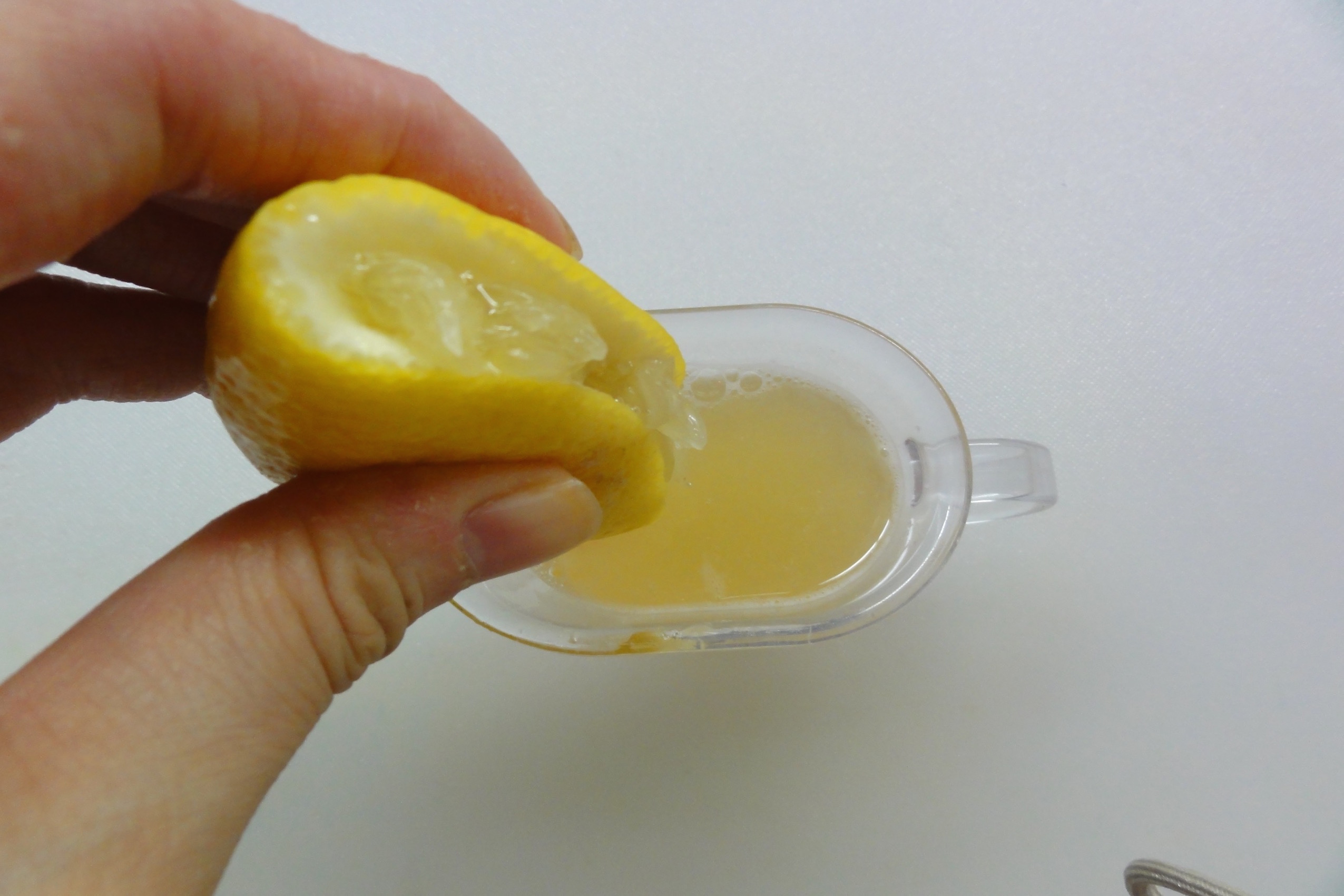 レモン汁を加える
