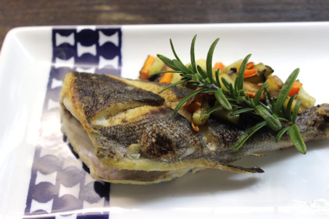 イサキの香草米粉ムニエル